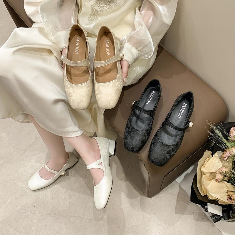 2025 spring and autumn new fashion versatile national style embroidered jacquard single shoes women's pearl French Mary Jane women's shoes