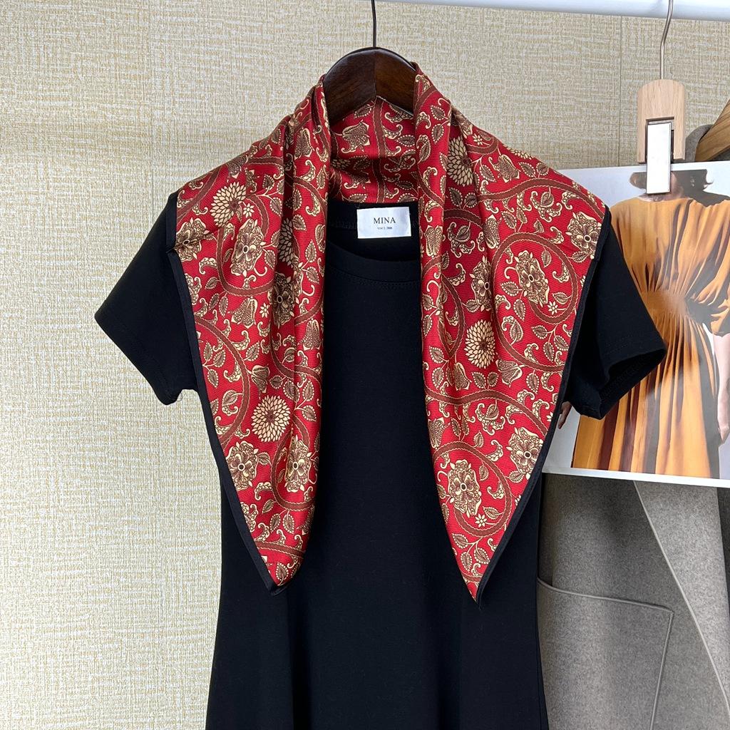 Spring And Summer Silk Chinese Square Scarves Go Out To The Street With Mulberry Silk Silk Scarves With Fresh Green Silk Scarves And Shawls.