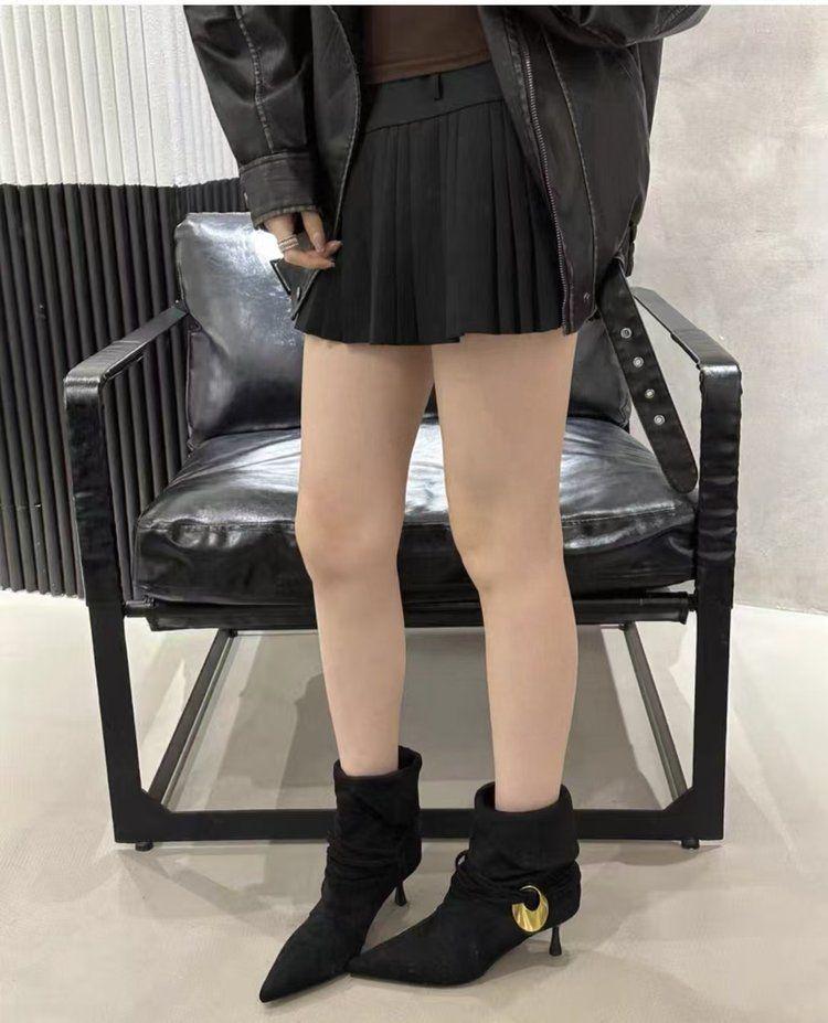 Koreanische Retro Spitzstiefel: Wildleder Stiletto Mid-Calf mit Metallschnalle, Herbst/Winter Kollektion 2025