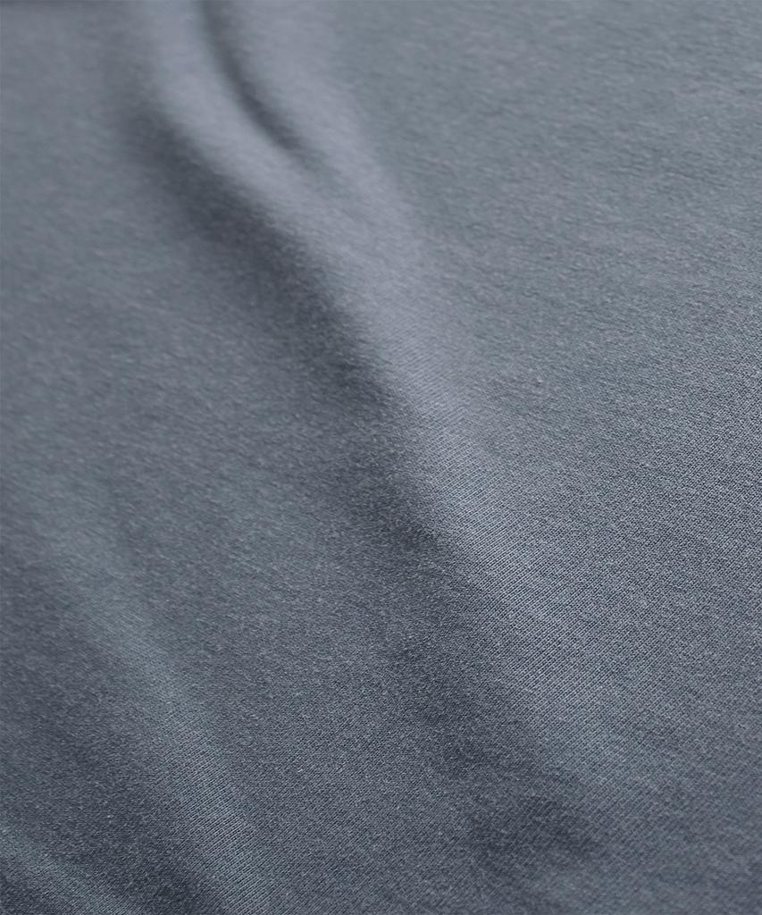MAINBOOTH [Kiss] Chikara T-Shirt (Dust Gray)