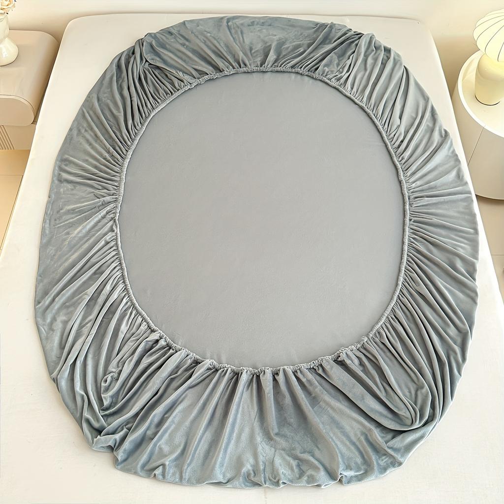1pc Solid Color Bed Skirt, Milk Velvet Bed Skirt, Fleece Mattress Cover, Pillowcase And Pillow Core Not Included