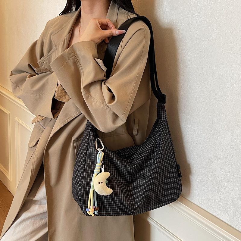 Student large-capacity bag 2025 new pleated fabric underarm bag shoulder messenger bag niche commuter bag