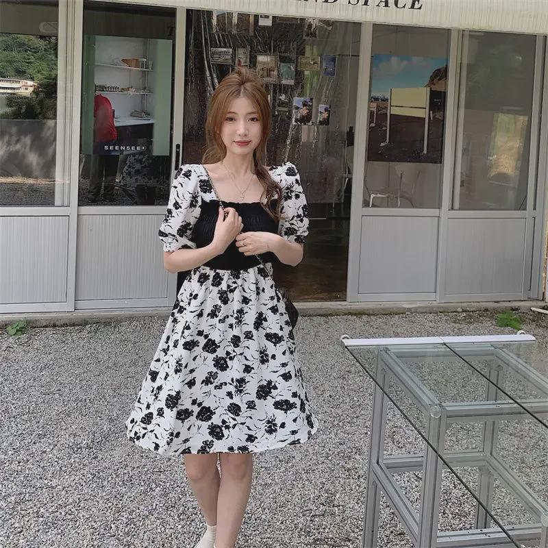 2024 Summer Floral Knee-Length Dress with French Puff Sleeves and Waist-Slimming Design