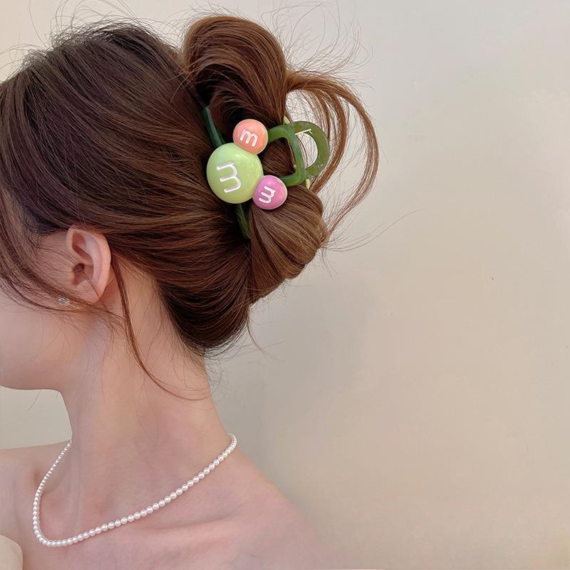Cute Hairpins At The Back of The Hair Roots Coiled Hair and Shark Clip Headwear