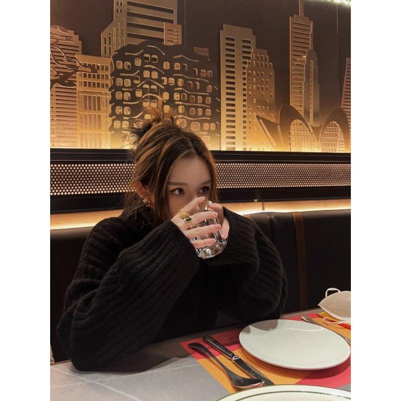 Vintage Lazy Turtleneck Sweater for Women Autumn and Winter Thick Loose Knitted Base Shirt Small Short Pullover