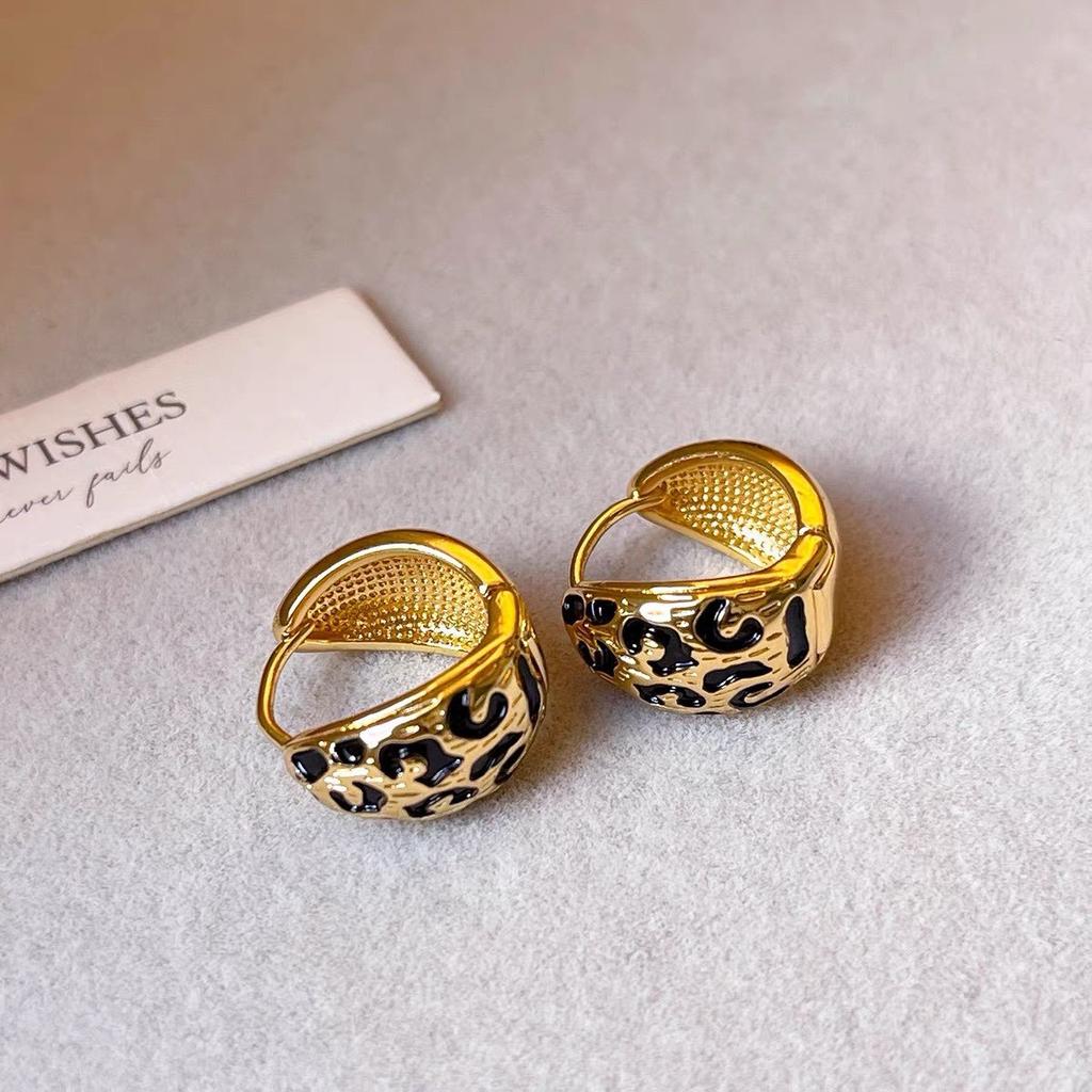 French retro autumn and winter geometric leopard print earrings stud earrings personalized earrings design sense niche
