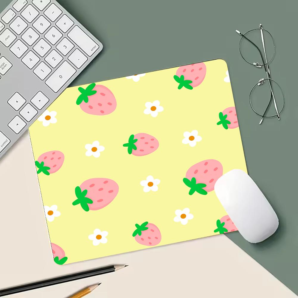 small mousepad Cute Strawberry Gaming 45X40cm Desk Mat Non-Slip Rubber Keyboard Mouse Pad HD Print Kawaii Office Accessories 1pc