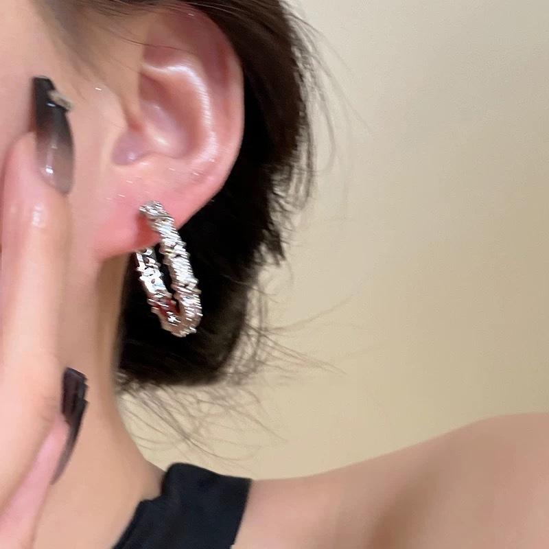 

Women s Retro Simple Super Sparkling Circle Cross Earrings 1 pair of earrings