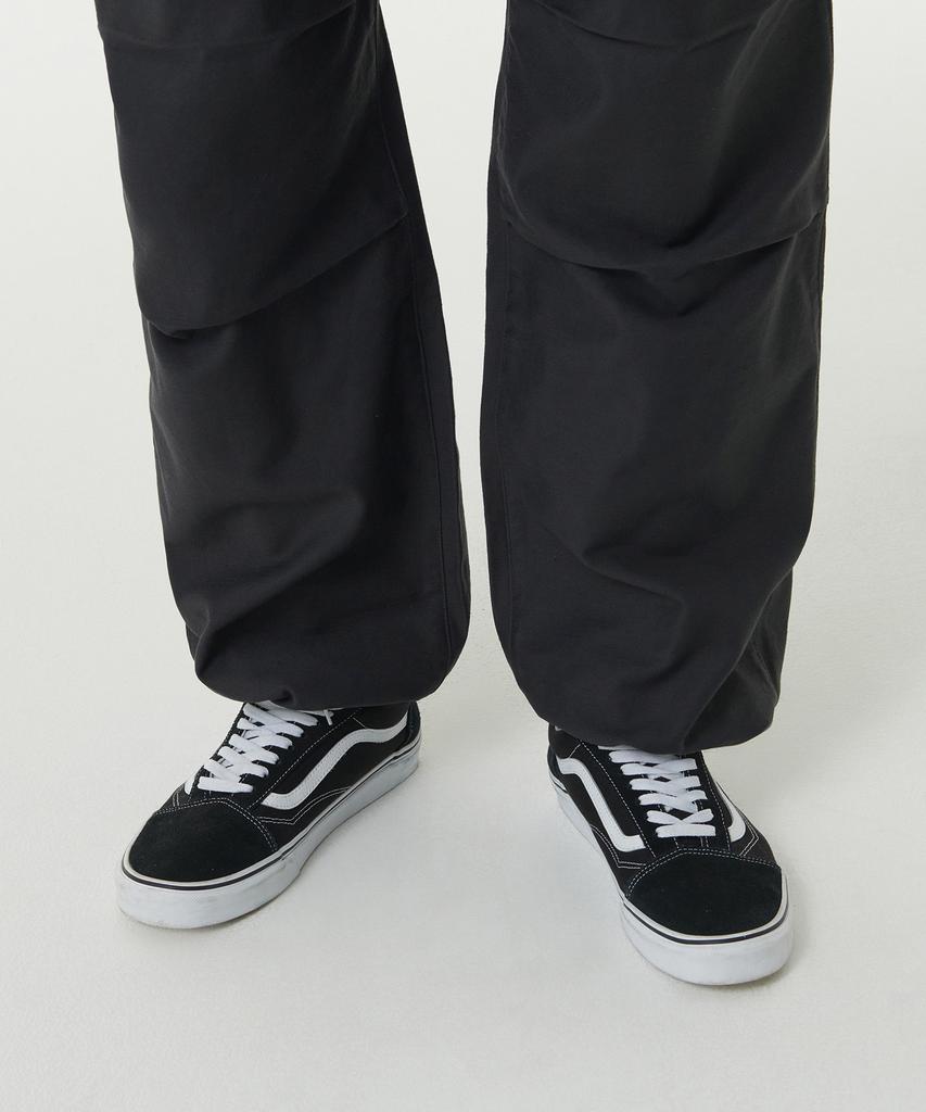 MUSINSA STANDARD Back Satin Parachute Pants [Dark Gray]
