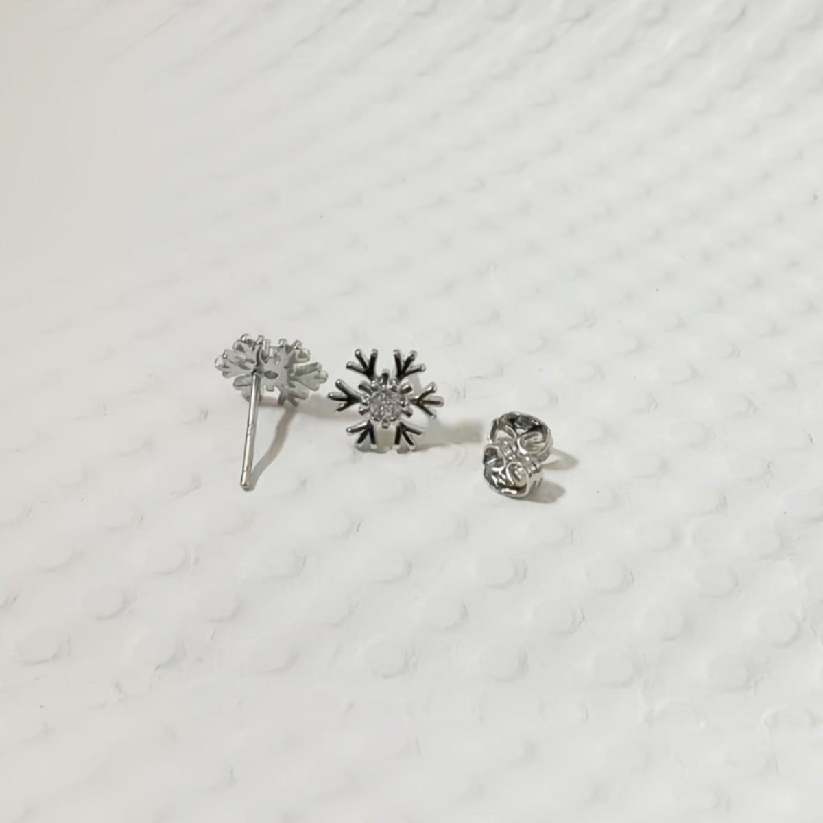Корейские Изысканные Серьги-Гвоздики с Цирконием в Форме Снежинки платиновый