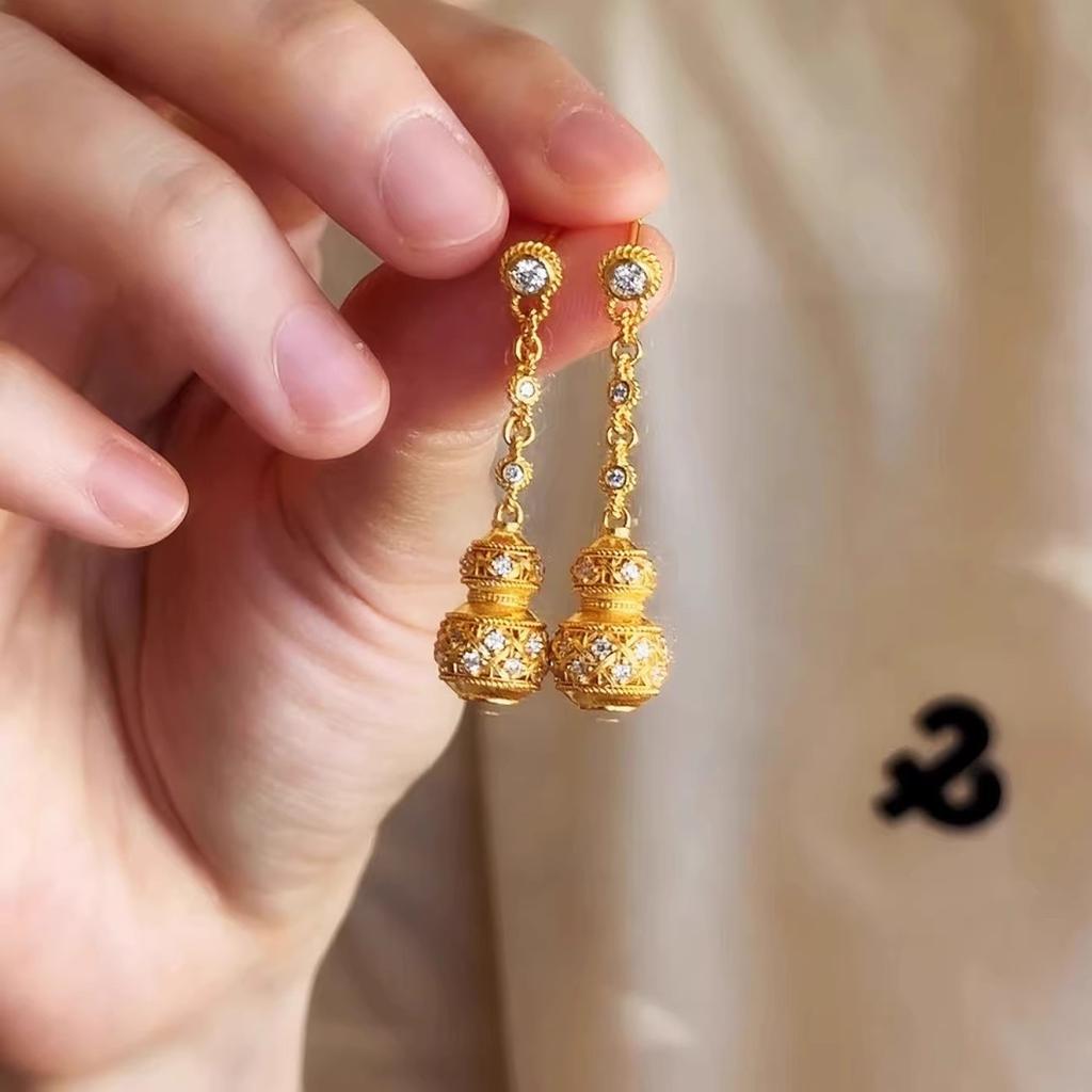 Vintage Exquisite Diamonds Inlaid Gourd Earrings for Women Exquisite Autumn and Winter Style Classic Earring Banquet