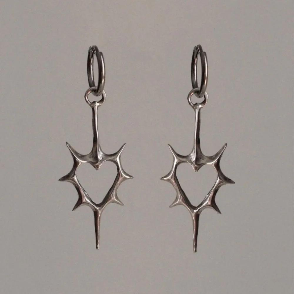 

New Arrival Personality Design Punk Style Hollow Thorns Heart Dangle Earrings for Women Irregularity Hip Hop Rock Hoop Jewelry