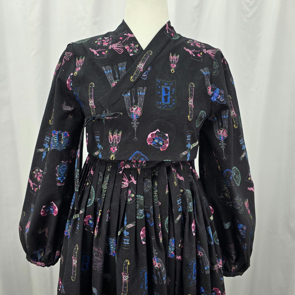 Hanbok Moderno Coreano Jeogori con Maniche a Palloncino – Nero e Rosa.