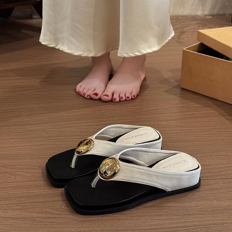 French heightening metal round buckle toe flip-flops shoes for women to wear in summer, super fire is not tired, foot slope heel cool slippers for