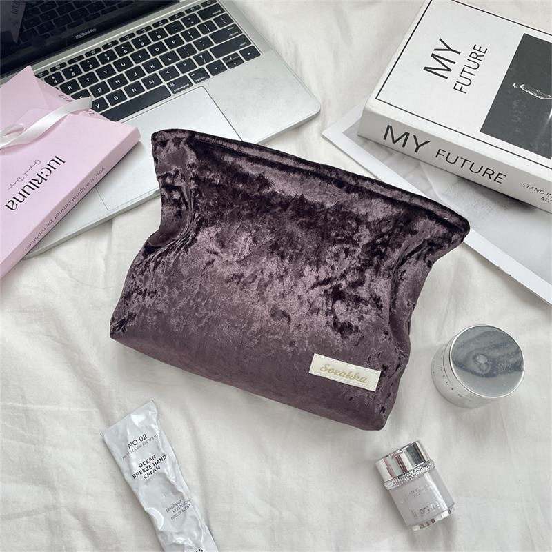 

Трендовая бархатная косметичка большой вместимости, дорожная замшевая сумка для хранения, простая женская, девчачья, портативный клатч, сумка для туалетных принадлежностей, подарки коричневый