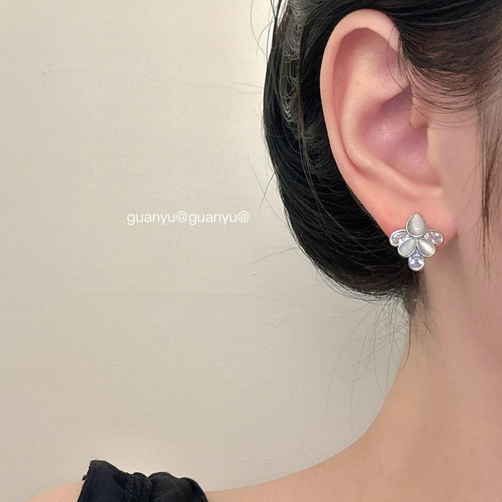 Utsökta Örhängen med Zirkon Kattöga Teardrop: Elegant dammode, lyxig och mångsidig.