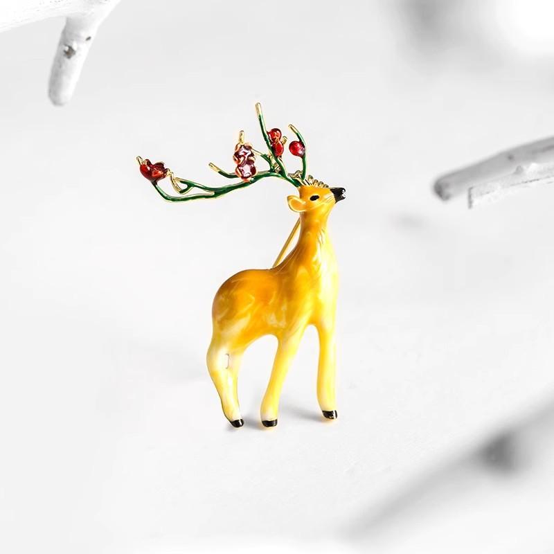 

Брошь в виде лося с эмалью, высококачественная женская рождественская нишевая дизайнерская брошь-булавка, аксессуары для осенней и зимней одежды