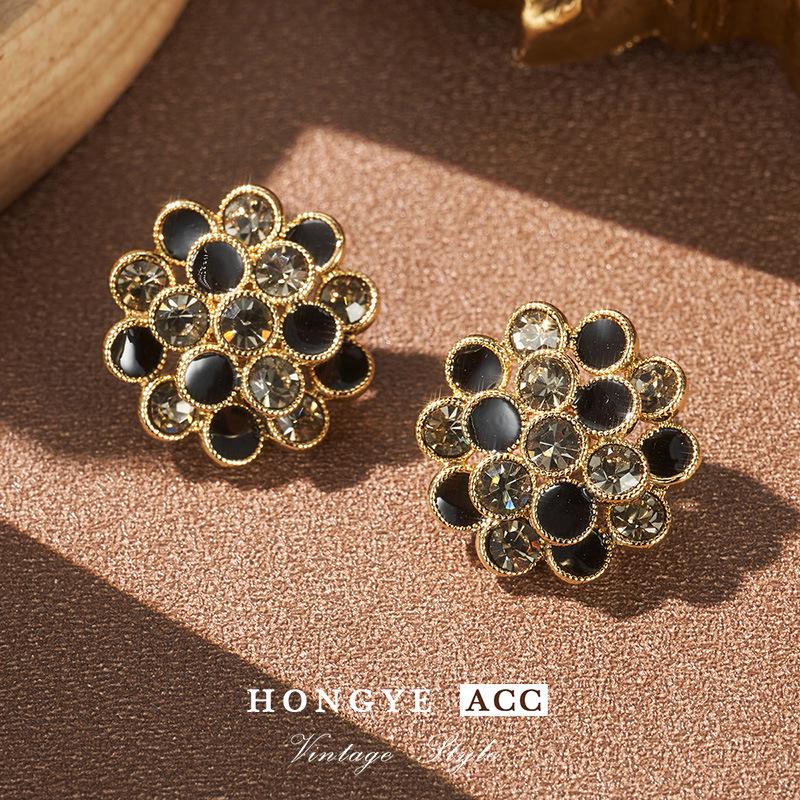 Elegant Retro Camellia Diamond Earrings with Rotating Flower Design