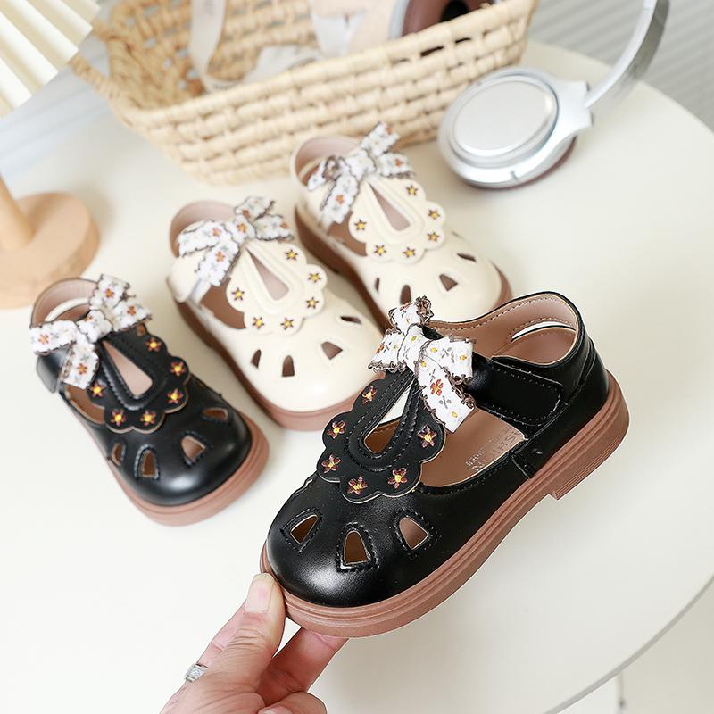Girls Princess Sandals Hollowed-out Embroidered Children Beach Shoes Sweet Bows Floral 2025 Brand New Kids Casual Shoes Soft