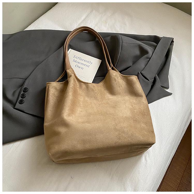 

Large capacity bag women s 2025 new autumn matte fashionable commuter bag niche tote bag foreign shoulder bag