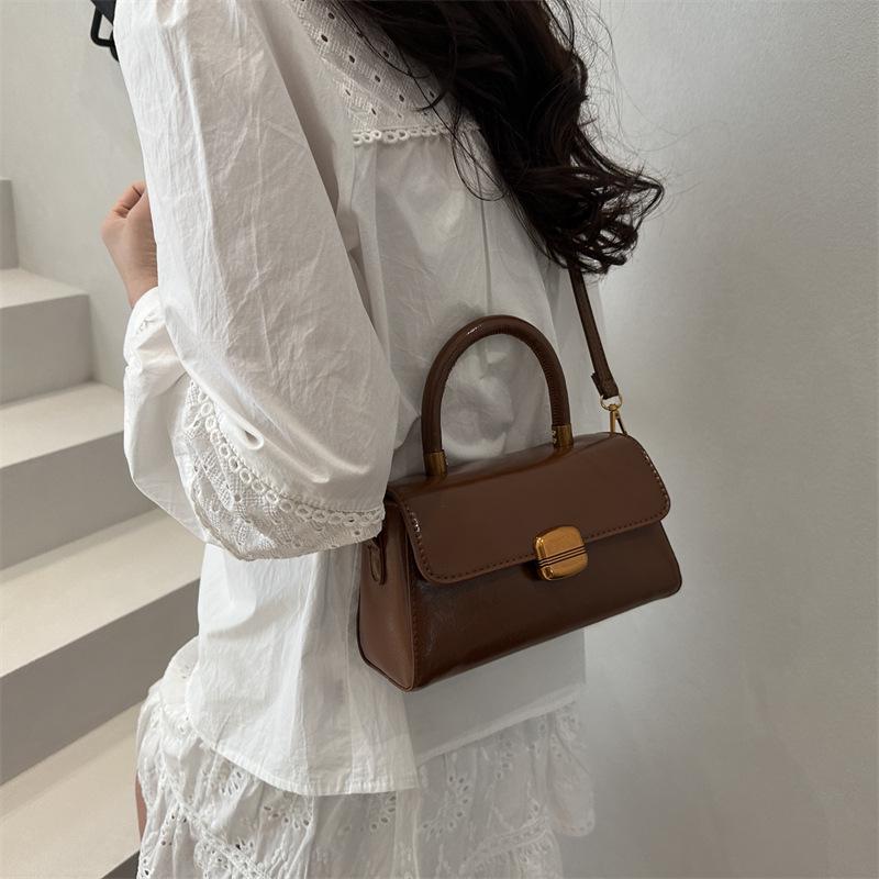 Modna damska mała kwadratowa torba na jedno ramię i crossbody na rok 2025: Modna torebka do dojazdów