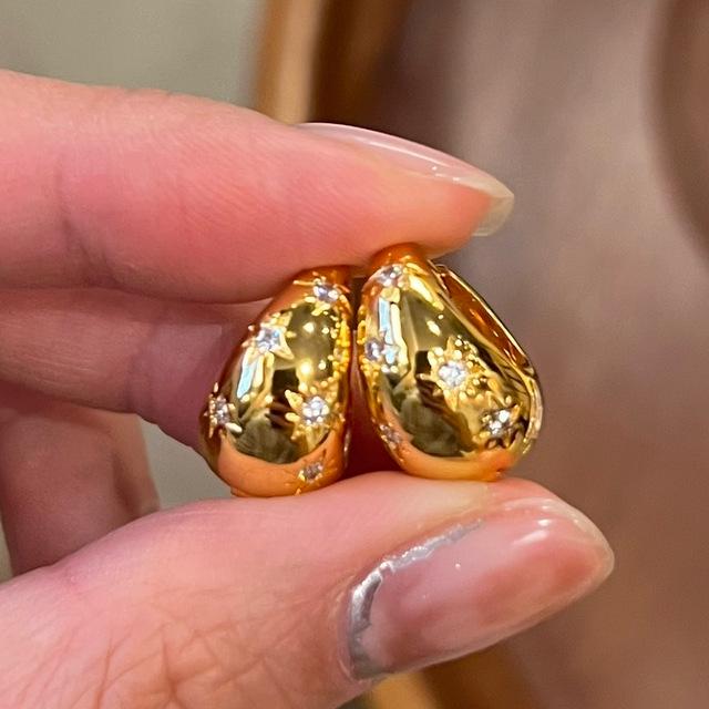 

Изысканные серьги-гвоздики со звездами: Трендовая женская мода 2023, легкая роскошь для шикарного стиля, подходящего для работы