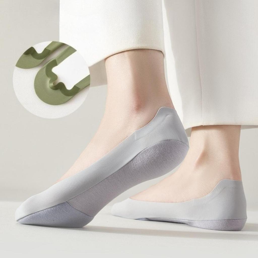 Soft Sponge Bottom Ice Silk Boat Socks for Women Non-slip and Non-falling Shallow Invisible Boat Socks Summer Thin Women's High Heels Socks