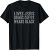 Liebt Jesus Trinkt Kaffee Trägt Schwarz - Lustiges Christliches T-Shirt