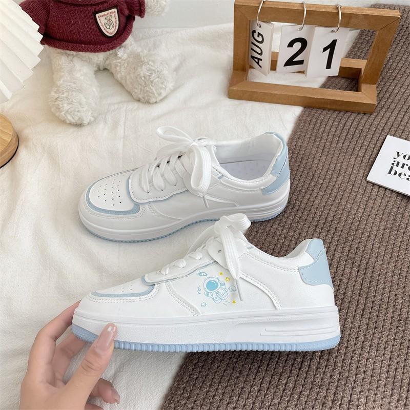 Women's shoes astronaut little white shoes women's 2025 new spring and autumn breathable platform sports and leisure board shoes ins tide