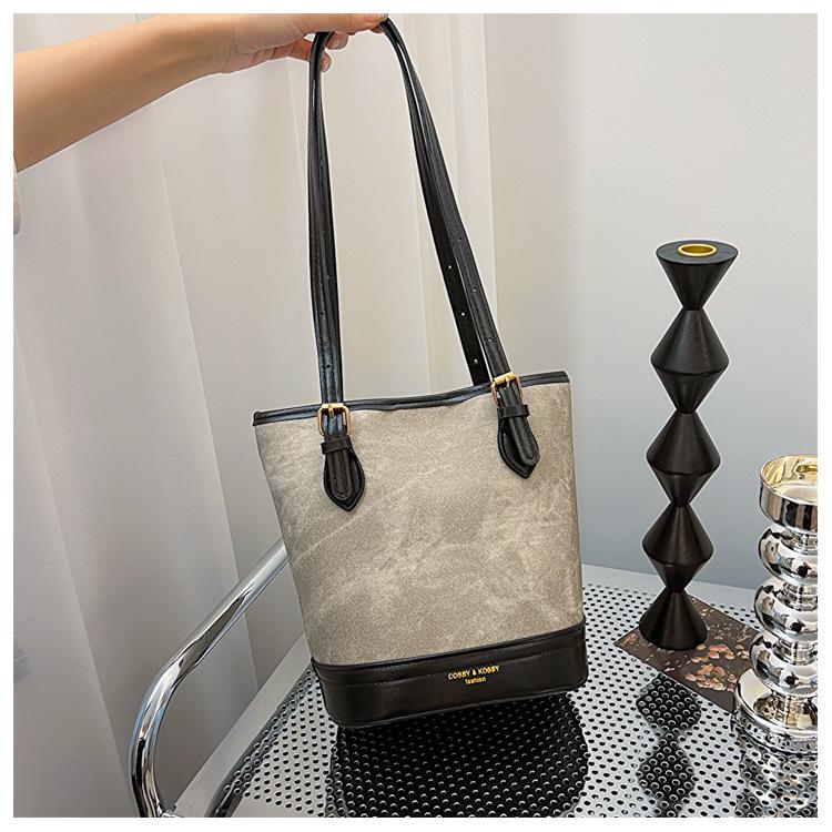 

Модная корейская ретро-сумка-тоут 2023: Сумка подмышку большой вместимости для женщин на осень и зиму чёрный