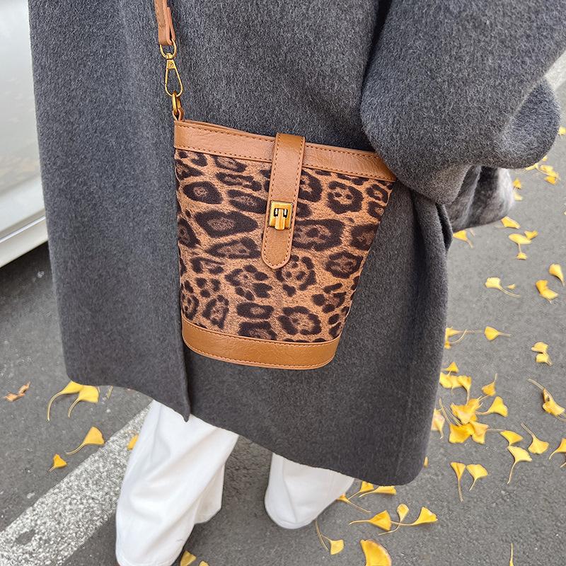 Leisure Checkered Bucket Bag for Women Retro Leopard Print Versatile Mini Shoulder Bags  New Phone Crossbody Bag