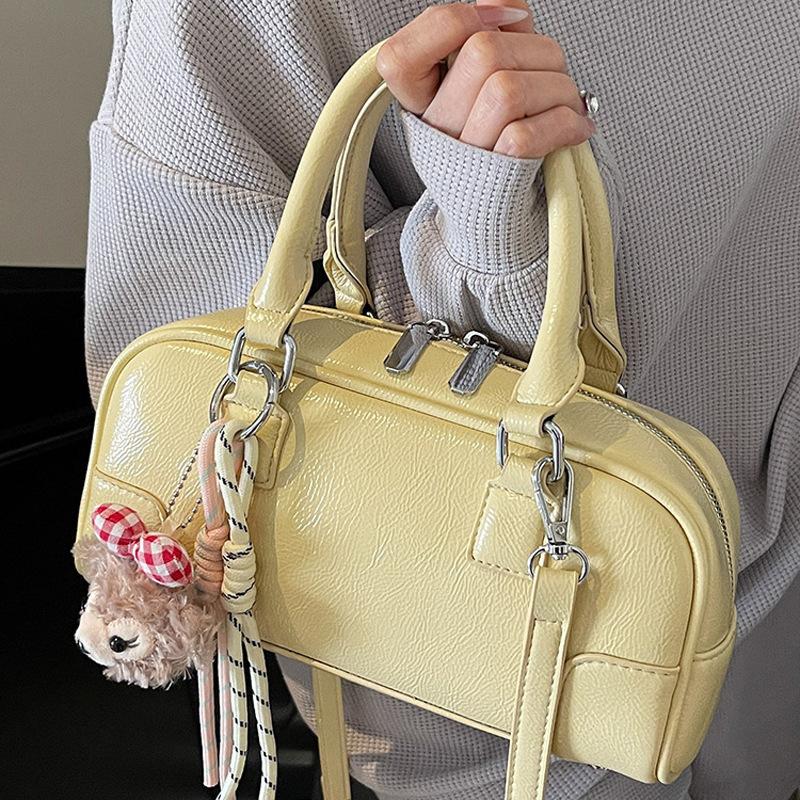 Korean Niche Design Portable Boston Bag Women'S New Fashion Pillow Bag Ins Super Fire Messenger Bag