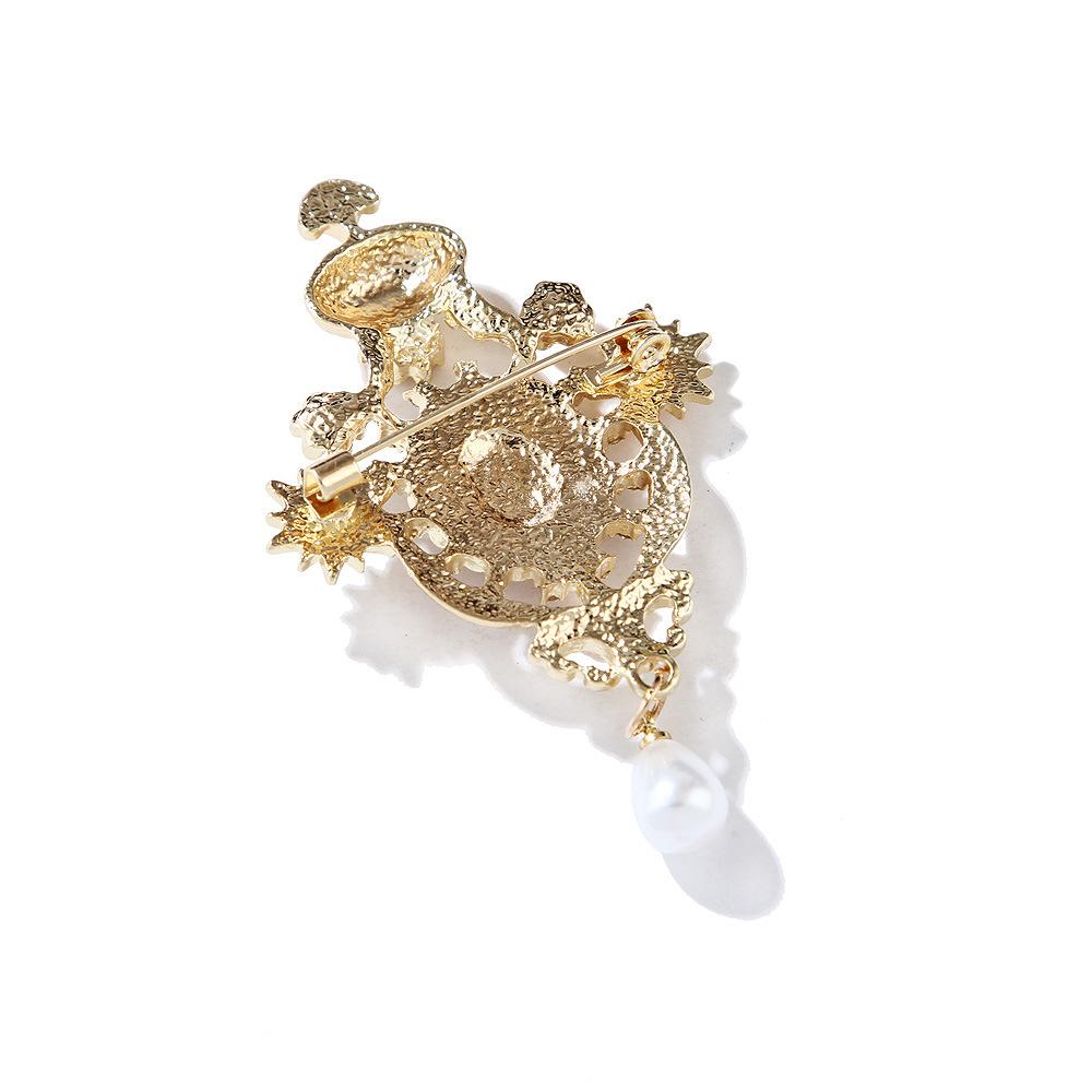 Baroque Retro Fashion Hundred Hundred Crown Brooches Resin Teardrop Pearl Brooches Female Clothing Accessories Long-Lasting Color Exquisite Brooch