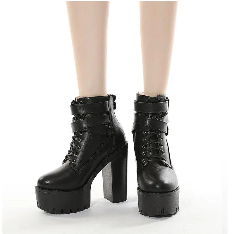 2024 Vinter 13 cm Klackar Nya Bandage Tjock Botten Vattentät Plattform Damskor Tjocka Höga Klackar Korta Stövlar Lhx