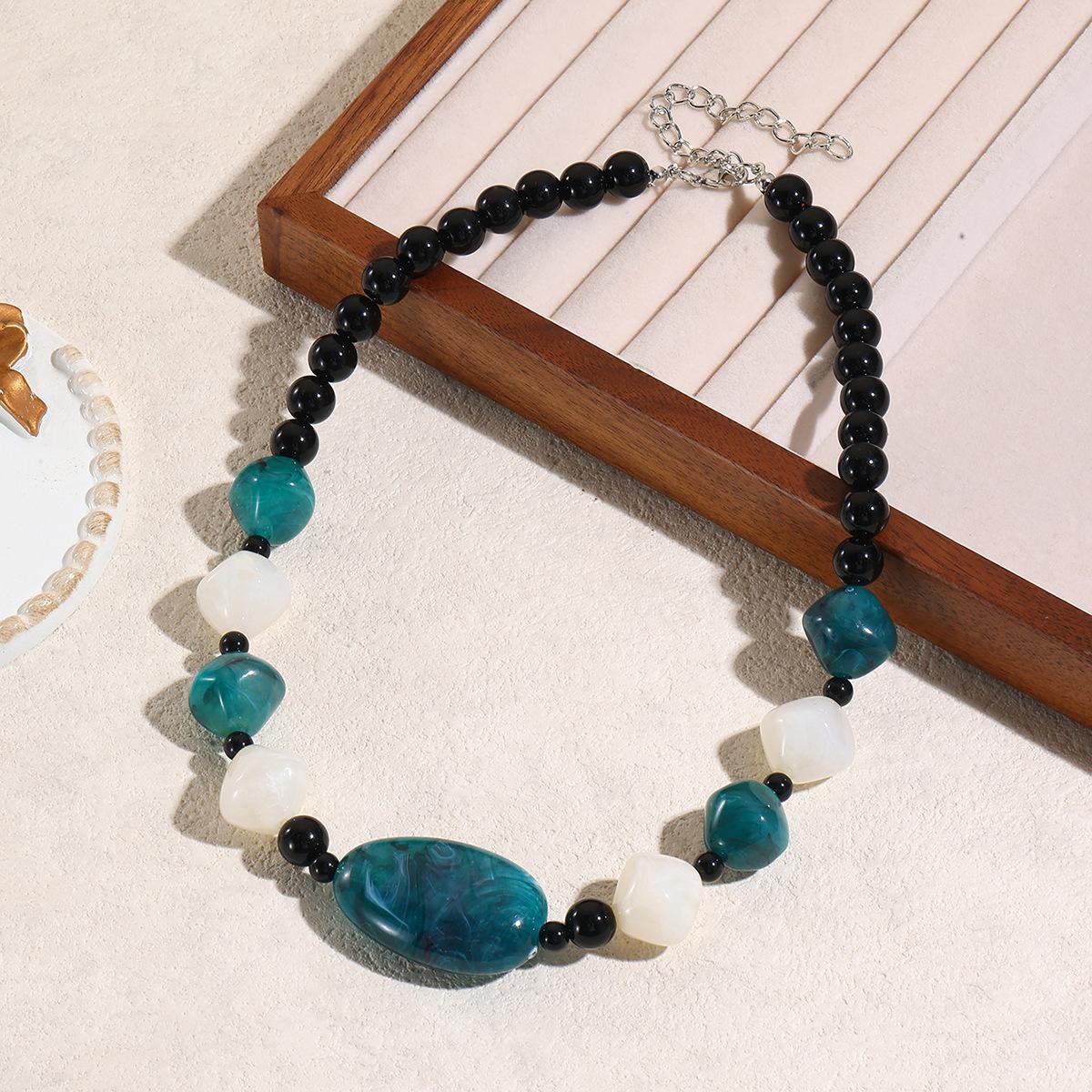 

Модне кольє для жіночих ювелірних виробів різнокольоровий