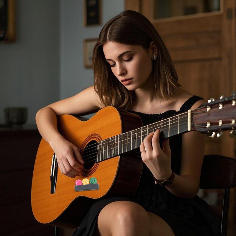 Guitar Pick Holder with 3 picks Plastic Plectrum Case Built-in antislip teeth Quick Storage Not easy to fall(pick colors random)