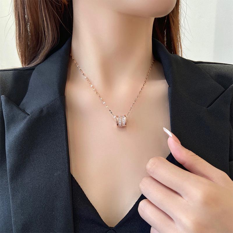 Baojia 18K Rose Gold Titanium Necklace: Elegant Small Waist Pendant for Women