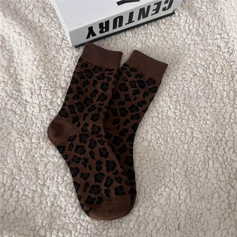 

Чжицзи Осень/Зима Леопардовый принт Кофе Носки до середины икры: Трендовая и универсальная корейская мода для женщин No Tag Leopard Print