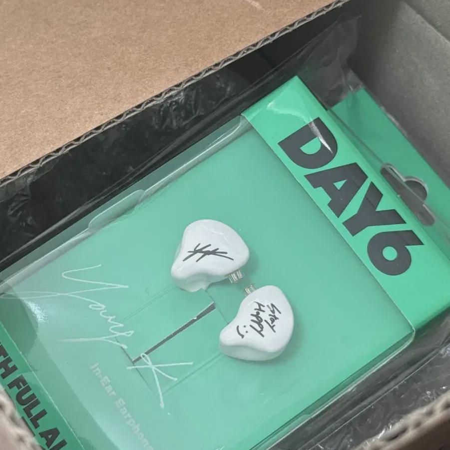 Day6 Youngk In-ear In-ear Ke Young K Young-hyeon