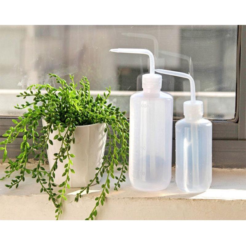 Timeless Design Plastic Watering Kettle With Sharp Beak For Accurate Plant Care