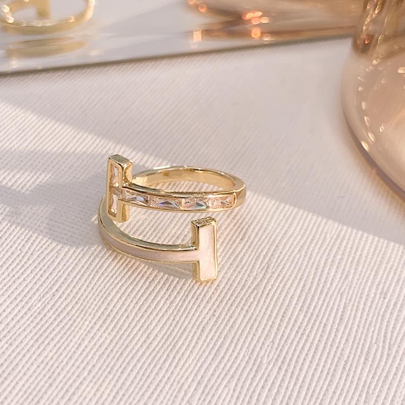 

Женское кольцо на открытый указательный палец Dripping Glaze Double T в нишевом дизайне