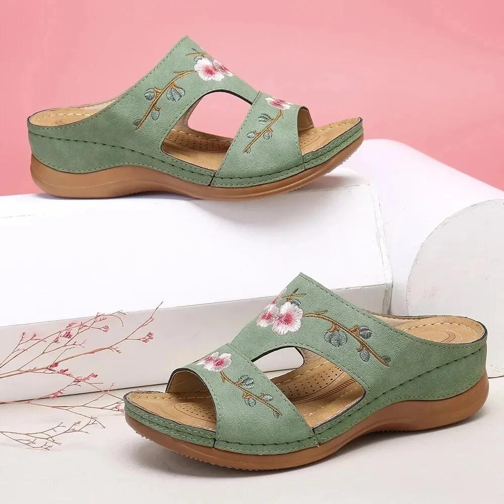 

Fashion Women Slippers Embroider Flowers Leather Woman Sandals 2025 Outdoor Light Casual Wedges Slippers Slip on Summer Shoes for Women 35 зелёный