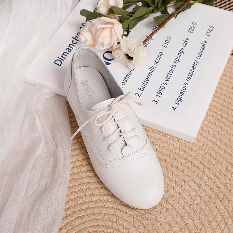 

Весенние новые маленькие белые туфли из первого слоя коровьей кожи, удобные, мягкие, повседневные, универсальные одинарные туфли на плоской подошве со шнуровкой, женские туфли Брок 41