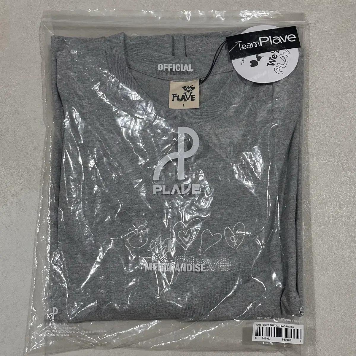 

PLAVE Heart T-shirt L unopened