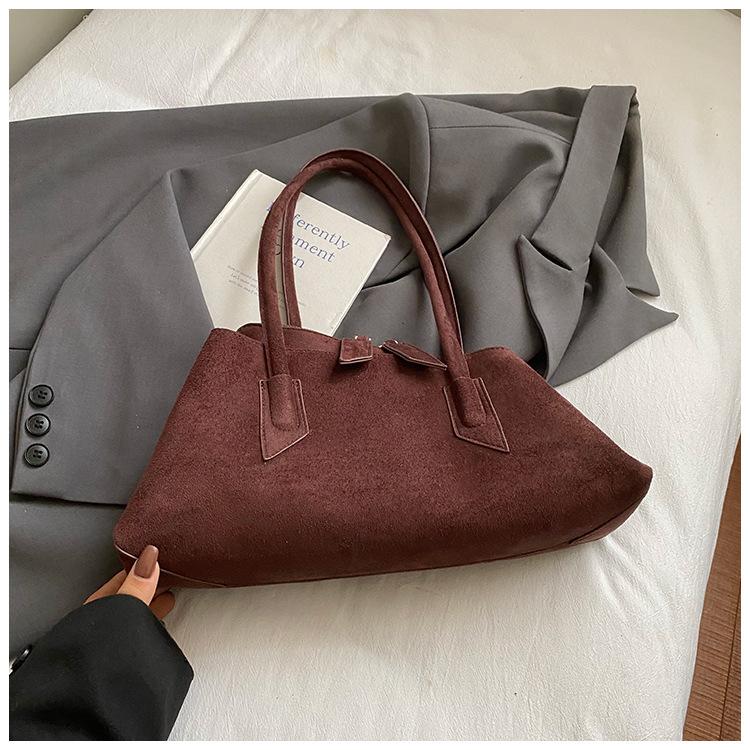 2025 Autumn New Irregular Shoulder Bag Fashionable Foreign Style Loose Feeling Matte Suede Large Capacity Women's Special Bag