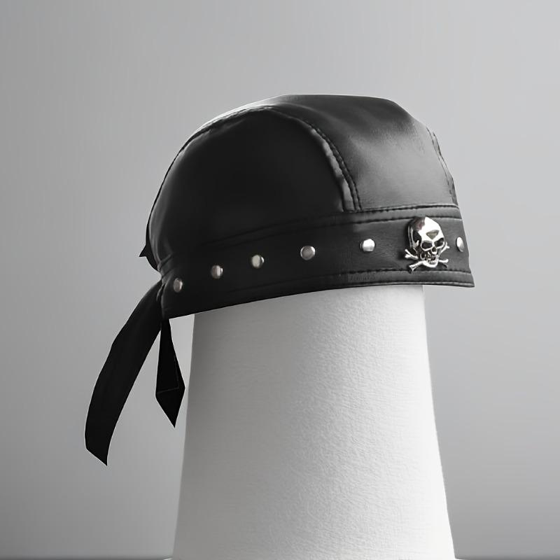 1 Stück PU Piratenhut mit Totenkopfkopfschmuck Verstellbarer Riemen Gothic Kostümhut für Halloween Cosplay Bühnenperformance Zubehör