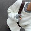 Dámský zimní distressed oversized pulovr dva v jednom s kulatým výstřihem a dlouhým rukávem