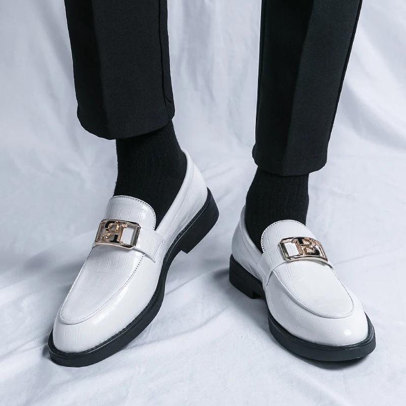 Luxury Designer New Pointed Metal Decoration Loafers Man Shoes for MenFormal Wedding Prom Dress Shoes Men