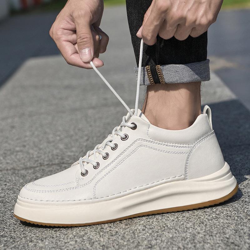 Men's White Leather Low-Top Skate Shoes with Thick Sole, British Style, Height Increasing, Trendy and Versatile.