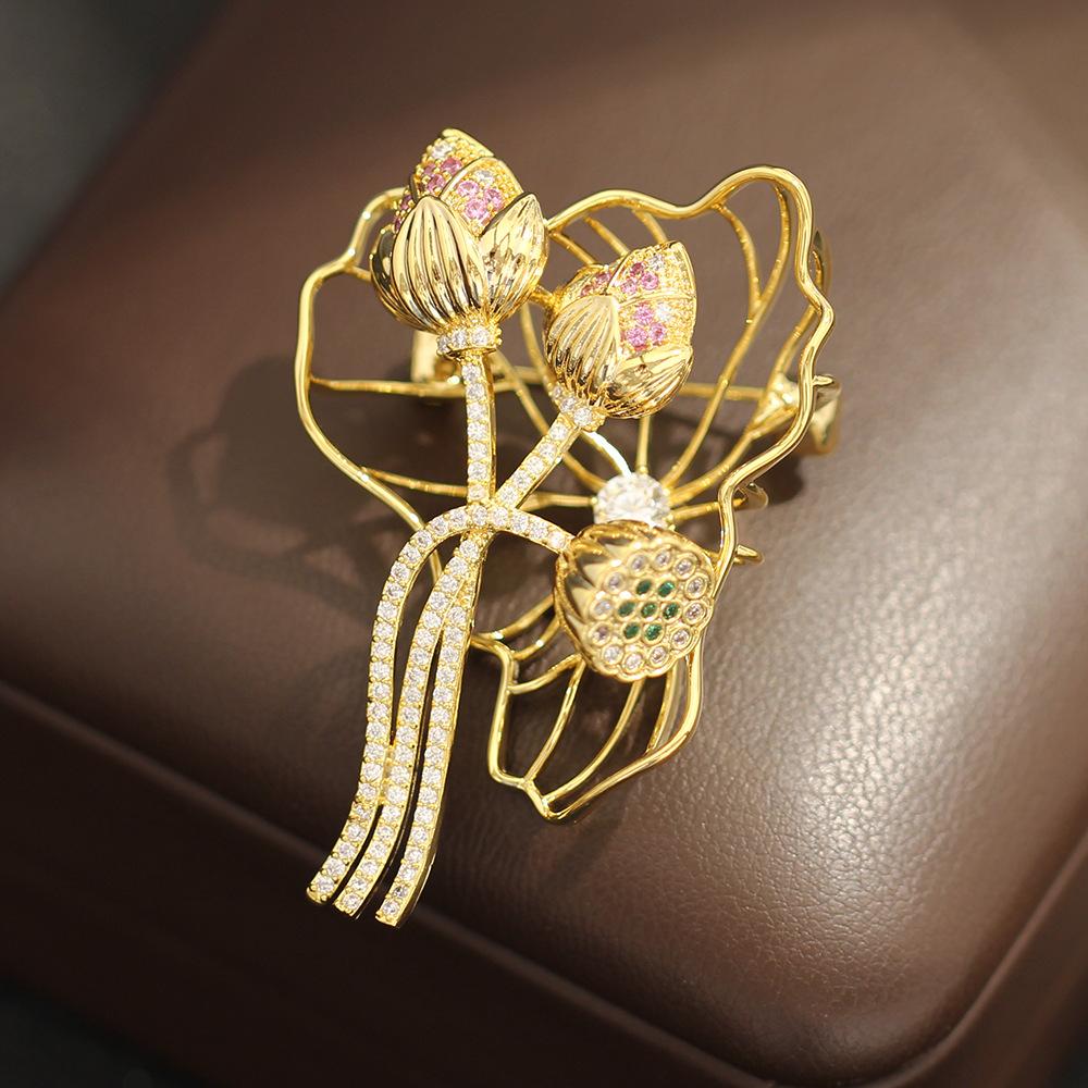 Элегантная китайская ажурная брошь-цветок лотоса с бриллиантами, лист лотоса, коробочка лотоса, высококлассная брошь-бутоньер в стиле легкой роскоши, женская модель с защитой от света